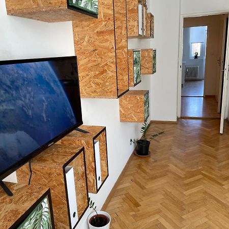 Cozy Apartment Near The City Center Hradec Kralove Bagian luar foto