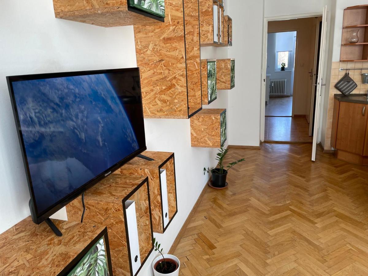 Cozy Apartment Near The City Center Hradec Kralove Bagian luar foto
