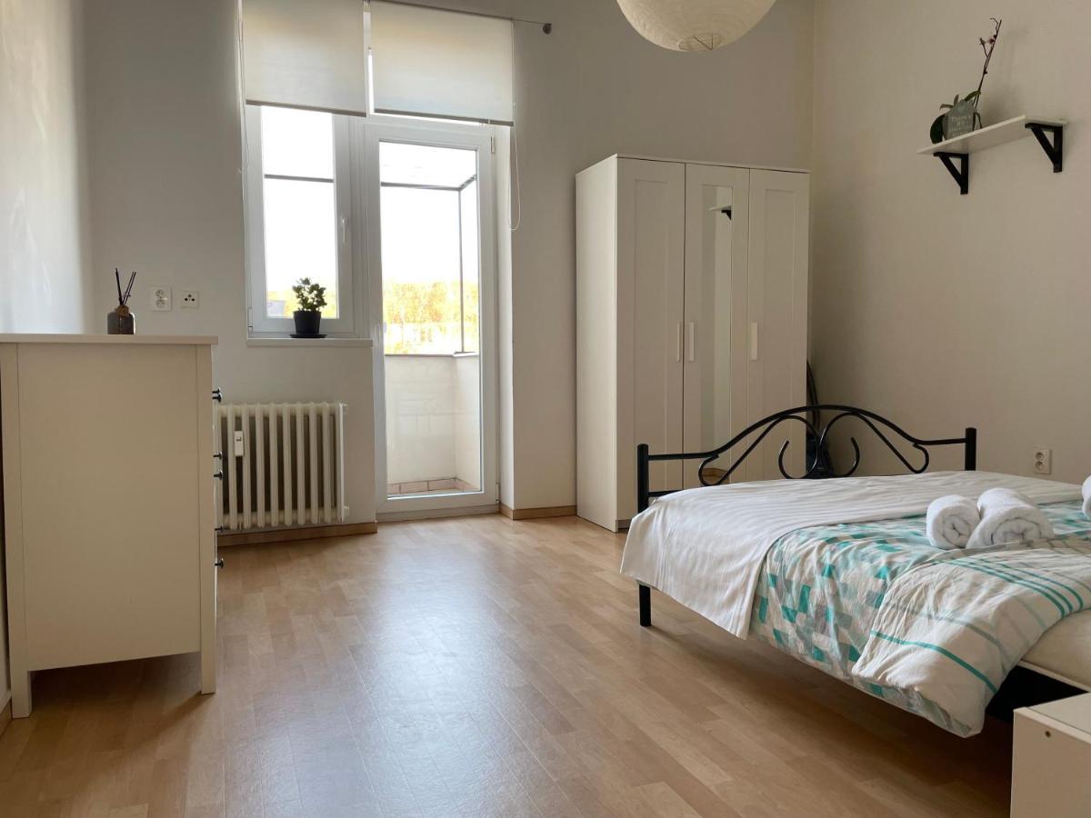 Cozy Apartment Near The City Center Hradec Kralove Bagian luar foto
