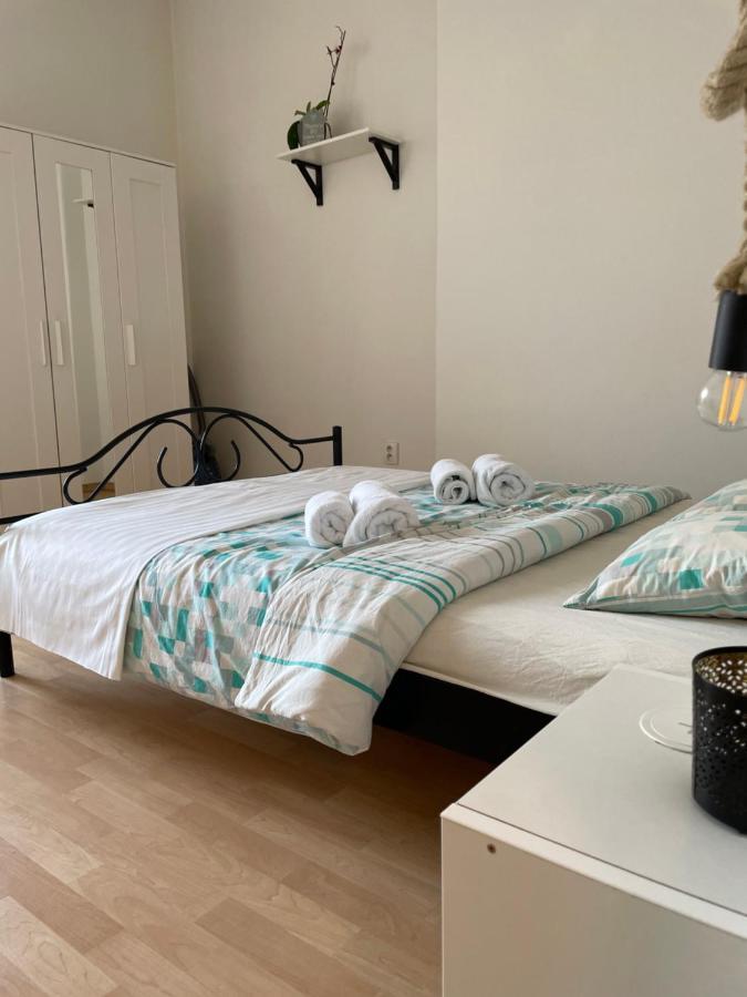 Cozy Apartment Near The City Center Hradec Kralove Bagian luar foto