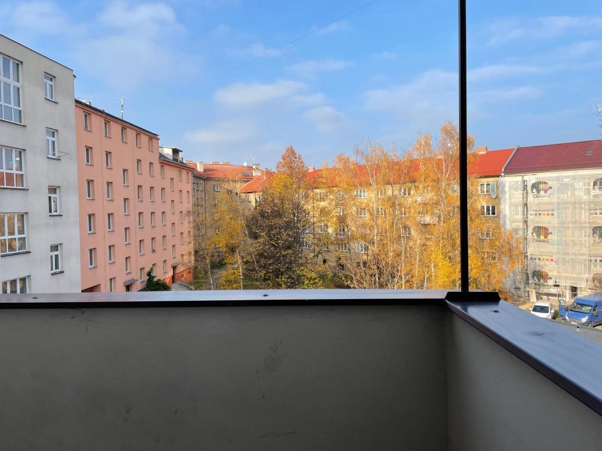 Cozy Apartment Near The City Center Hradec Kralove Bagian luar foto